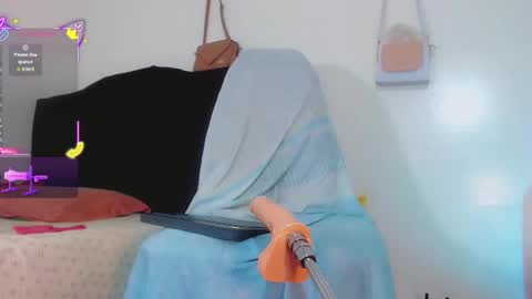 Snapshot of la_ratona_1 chatting on October 21, 7:17 pm AriSaray online show from October 21, 7:17 pm