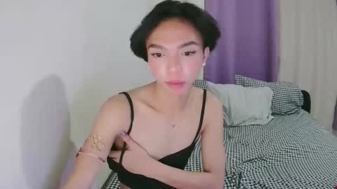 Laura online show from November 17, 5:04 pm