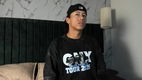 labrinthteasing online show from November 18, 12:30 pm