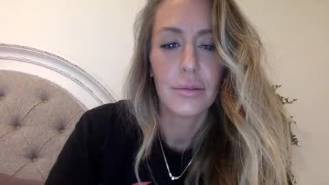 laceylayne96 online show from June 9, 12:33 am