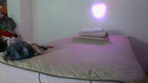 Snapshot of lachickadelbronx chatting on February 10, 12:41 am lachickadelbronx online show from February 10, 12:41 am