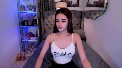 lady_moriseth online show from November 4, 8:26 am