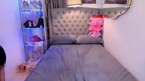 lady_moriseth online show from November 22, 9:08 am