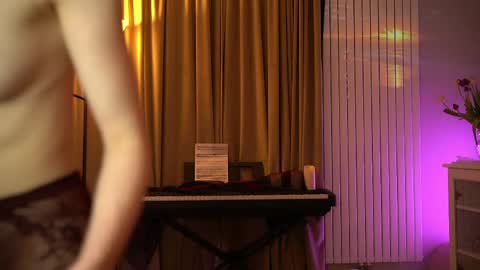 lady_nicolett online show from April 22, 11:56 pm