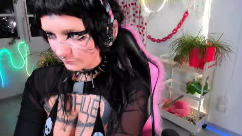 Mia online show from February 14, 7:49 pm