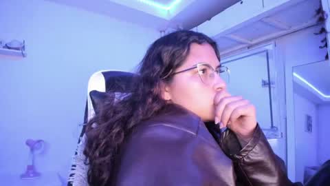  Lady  online show from June 5, 6:52 am