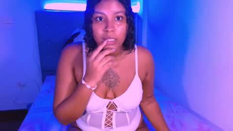 laura online show from April 23, 6:31 pm