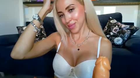 ladyyuliia online show from October 3, 3:42 pm