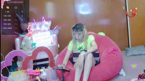 Skinnygirl online show from April 21, 2:51 am