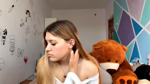 Sophie online show from April 4, 11:17 am