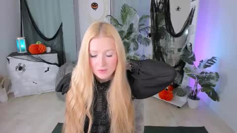 Laly online show from October 27, 4:29 pm