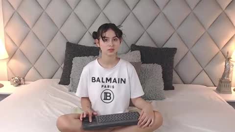 Laly Castro online show from February 8, 7:05 pm