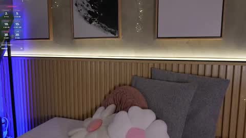 lana_lann online show from May 14, 4:32 am