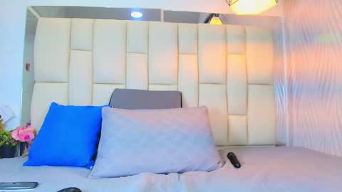 Vanessa  online show from April 20, 1:25 pm