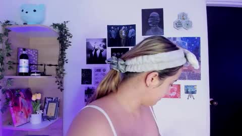 Snapshot of lanaherondale_ chatting on October 5, 9:00 pm lanaherondale_ online show from October 5, 9:00 pm