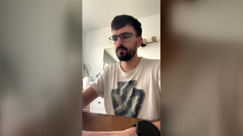 lander920612 online show from March 4, 10:01 am