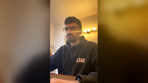 lander920612 online show from March 6, 9:08 am