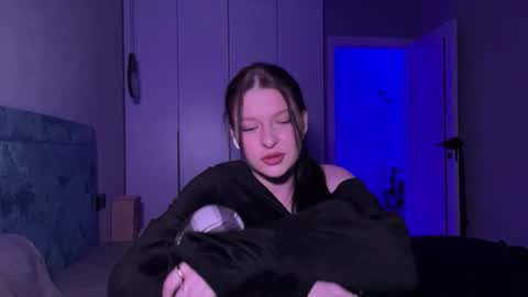 Sarah online show from March 7, 5:02 pm