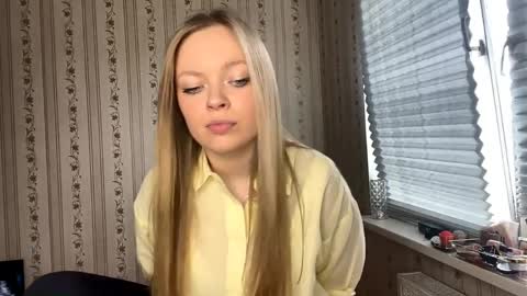 Hello My name is Lola online show from April 2, 1:51 pm