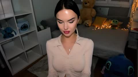 lanuittresor online show from February 24, 5:42 pm