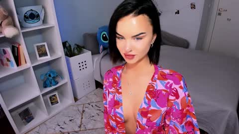 lanuittresor online show from January 27, 1:41 pm