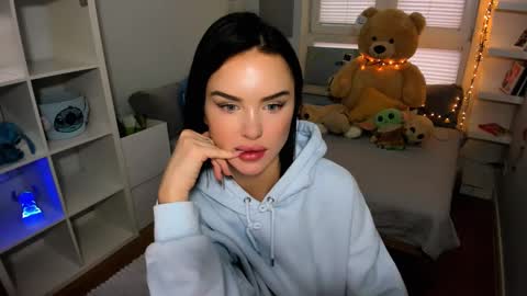 lanuittresor online show from February 28, 2:09 pm