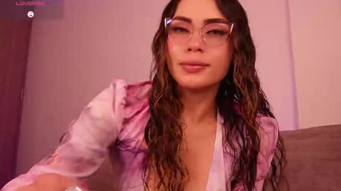 Lara online show from October 24, 7:36 pm