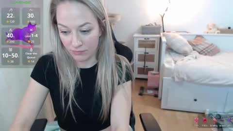 Lara online show from November 14, 6:43 pm