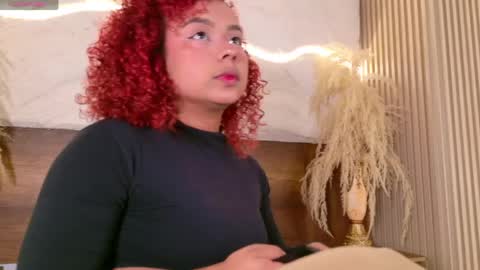 lara_curly online show from April 9, 9:59 am