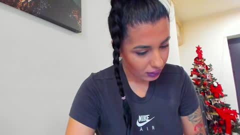 Lara online show from December 6, 7:48 am