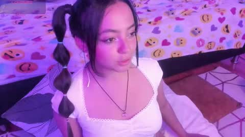 laraa rouss  online show from December 16, 4:08 am