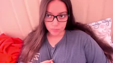 lara online show from April 24, 2:52 pm