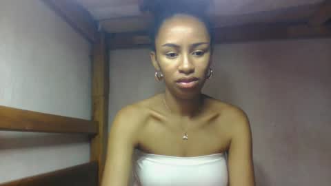 larah98 online show from February 6, 7:34 am