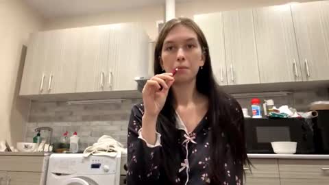 lara online show from March 29, 7:37 pm