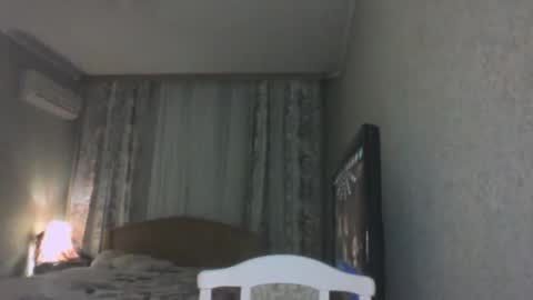 laramrs online show from April 18, 7:58 pm