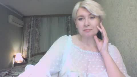 laramrs online show from February 16, 5:00 pm