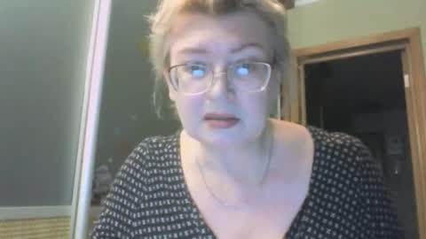 laramrs online show from September 24, 5:30 pm