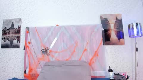 Lara Murphy online show from October 24, 6:14 am