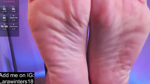 larawinters online show from February 14, 12:46 am