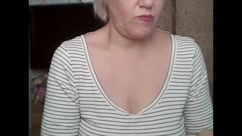 larisaq4ugo24 online show from September 24, 10:11 am