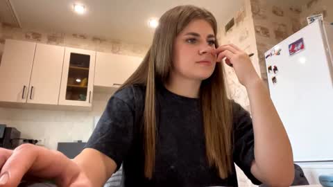 Snapshot of larrainewildenberg chatting on October 8, 1:06 pm I am Jane ntmu Lets hit 10 Thumbs Up together online show from October 8, 1:06 pm