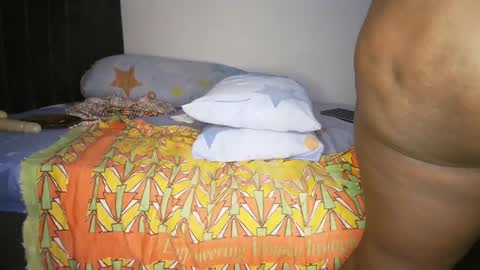 Snapshot of lasisi_ chatting on February 22, 10:31 pm Lasisi online show from February 22, 10:31 pm