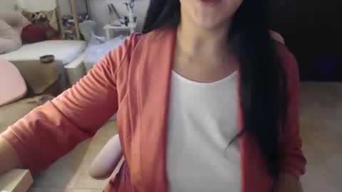 Auri online show from February 11, 2:24 pm