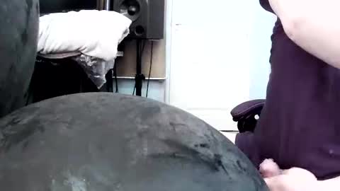 latexchris77 online show from April 17, 6:05 am