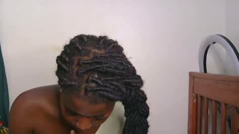 latiffaah_xx online show from April 18, 7:07 pm