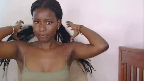 latiffaah_xx online show from April 22, 11:50 am