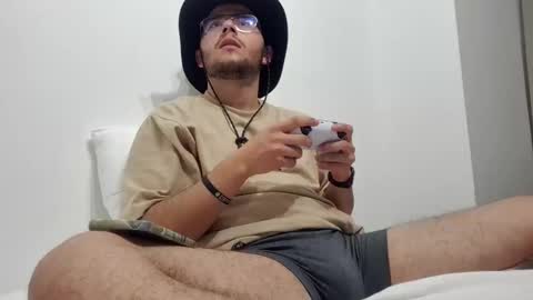 Latin edge online show from March 12, 2:52 am