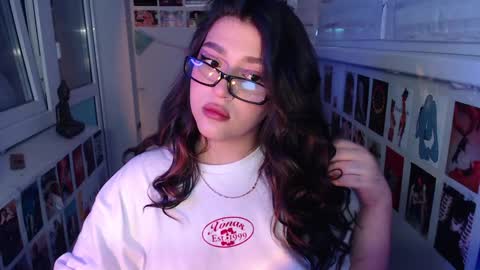 miiiiiiaaaa online show from January 18, 1:29 pm