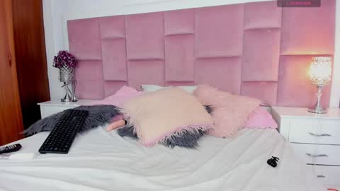 B I A N C A - AND - N I K K I online show from December 18, 2:28 pm