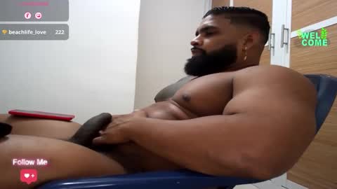 Snapshot of latinhot202423 chatting on February 15, 3:42 am blackBear online show from February 15, 3:42 am